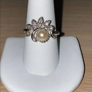Vintage Avon Pearl Rhinestone Ring